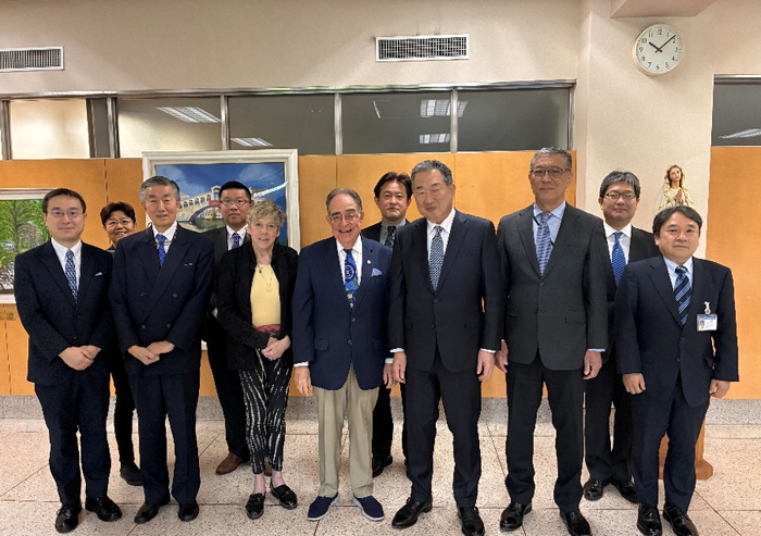 医学部1階にて、記念写真