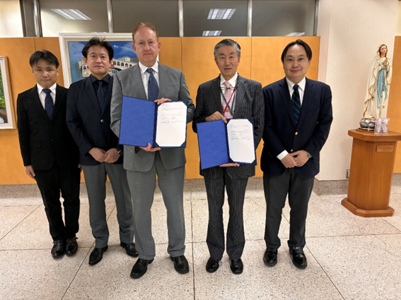 医学部1階にて、記念写真