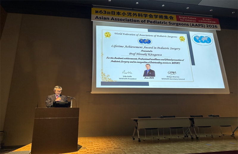 第63回日本小児外科学会学術集会にて、受賞スピーチを行う北川学長