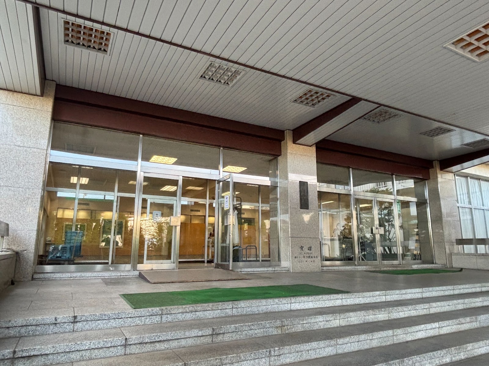 勉学に励む学生