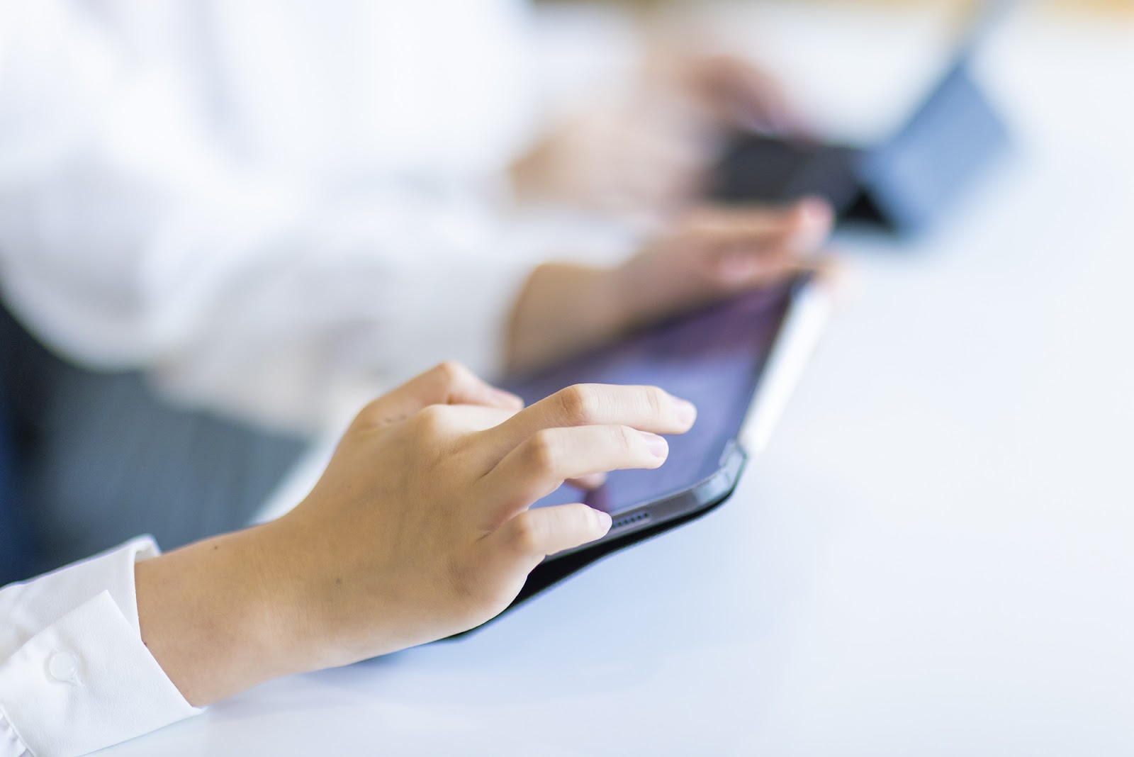 勉学に励む学生