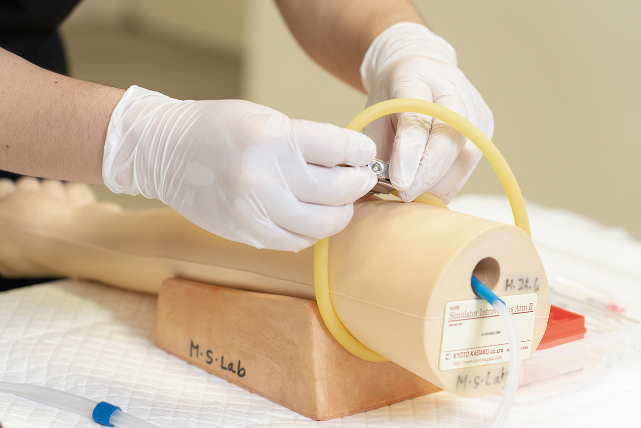 勉学に励む学生