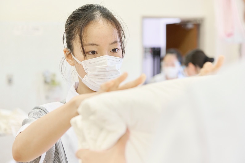 勉学に励む学生